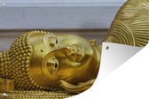 Tuinposter - Tuindoek - Tuinposters buiten - Liggende Boeddha van goud - 120x80 cm - Tuin