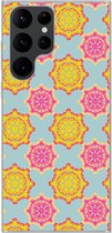 Geschikt voor Samsung Galaxy S22 Ultra hoesje - Flower Power - Design - Hippie - Siliconen Telefoonhoesje