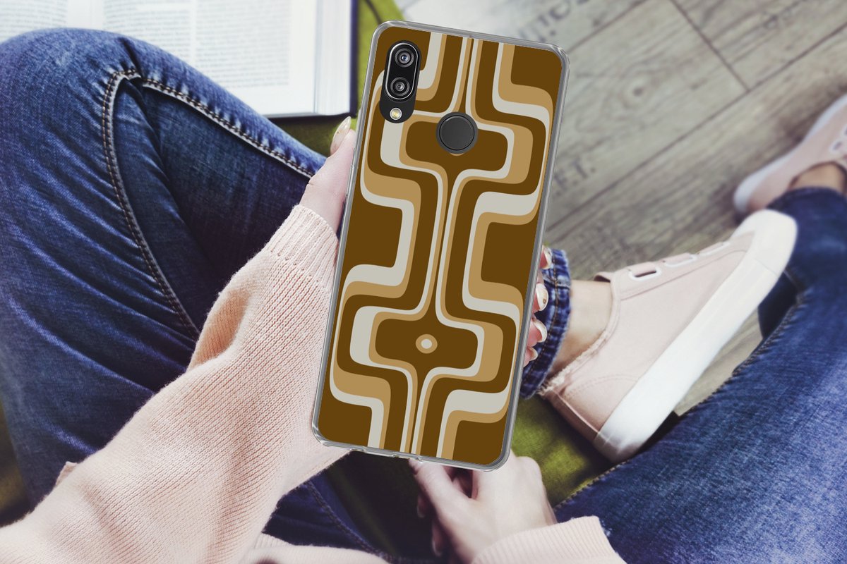Telefoonhoesje Geschikt voor Huawei P20 Lite (2020) hoesje - Retro - Design - Bruin - Siliconen Telefoonhoesje Telefoonhoesje