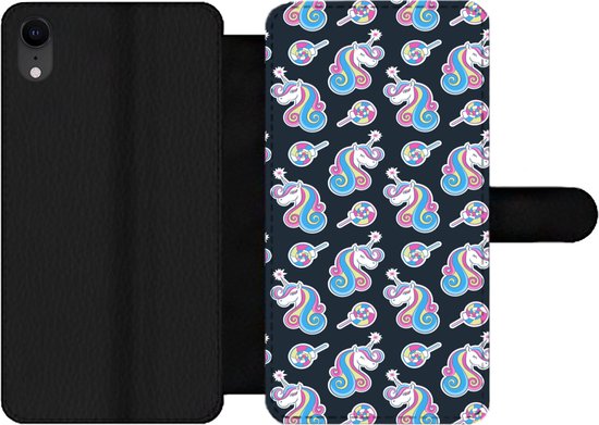 Bookcase Geschikt voor iPhone XR telefoonhoesje - Meisje - Unicorn - Lolly snoep - Patronen - Girl - Kids - Kinderen - Met vakjes - Wallet case met magneetsluiting