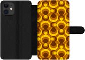 Bookcase Geschikt voor iPhone 12 Pro Max telefoonhoesje - Patronen - Retro - Bruin - Geel - Met vakjes - Wallet case met magneetsluiting