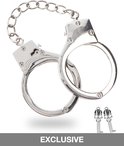 Zilverkleurige handboeien met schakelketting en twee sleutels met doodshoofdafwerking.