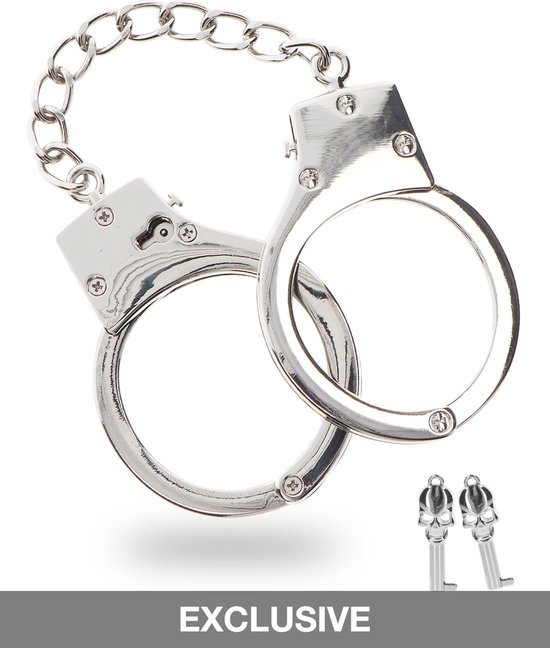 Zilverkleurige handboeien met schakelketting en twee sleutels met doodshoofdafwerking.