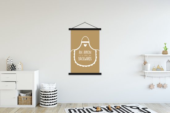 Porte-affiche avec affiche - Affiche scolaire - Citations - Tablier - Cuisine - Beige - Tablier - Héros de la Cuisine - Proverbes - Texte - 120x180 cm - Lattes noires