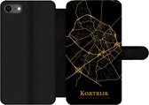 Bookcase Geschikt voor iPhone 7 telefoonhoesje - Kortrijk - Kaart - Goud - Met vakjes - Wallet case met magneetsluiting