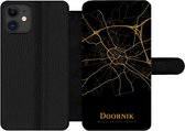 Bookcase Geschikt voor iPhone 12 Pro Max telefoonhoesje - Doornik - Kaart - Goud - Met vakjes - Wallet case met magneetsluiting