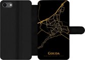 Bookcase Geschikt voor iPhone SE 2020 telefoonhoesje - Gouda - Kaart - Goud - Zwart - Met vakjes - Wallet case met magneetsluiting