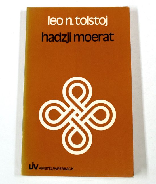 Boek 'Hadzji Moerat' van Leo N. Tolstoj met oranje kaft en een wit, geometrisch patroon.
