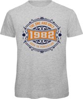 1982 The One And Only | Feest Kado T-Shirt Heren - Dames | Donker Blauw - Goud | Perfect Verjaardag Cadeau Shirt | Grappige Spreuken - Zinnen - Teksten | Maat S