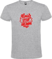 Grijs  T shirt met  print van " Never Stop Dreaming " print Rood size M