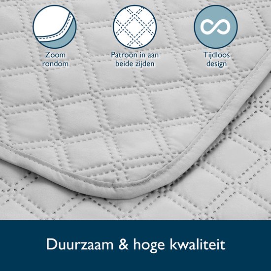 Grijze sprei met ruitpatroon, close-up met zoom, patroon aan beide zijden en tijdloos design.