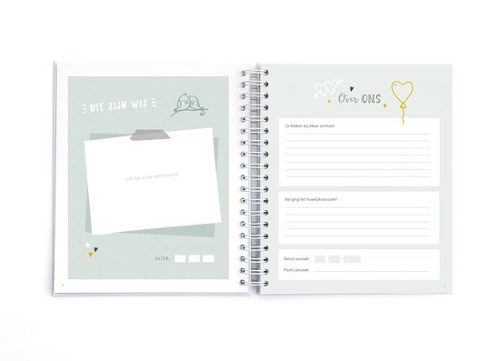 Een open ringband-planner met lichtgroene pagina's. Links 'DIT ZIJN WIJ', rechts 'OVER ONS'.