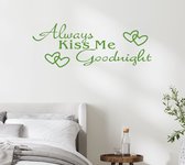 Stickerheld - Muursticker Always kiss me goodnight - Slaapkamer - Liefde - decoratie - Engelse Teksten - Mat Lichtgroen - 41.3x110.6cm