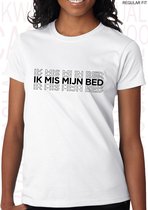 IK MIS MIJN BED dames shirt – Maat XS - Wit - Korte mouwen - Ronde hals - Regular Fit - Grappige teksten - Quotes - Kwoots - Humor - Tekst shirt - Cadeau - Slapen is mijn hobby
