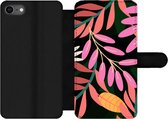 Bookcase Geschikt voor iPhone SE 2020 telefoonhoesje - Tropisch - Bloemen - Patronen - Met vakjes - Wallet case met magneetsluiting