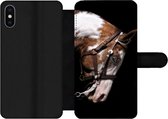 Telefoonhoesje Geschikt voor iPhone XS telefoonhoesje - Paard - Halster - Vlekken - Met vakjes - Wallet case met magneetsluiting