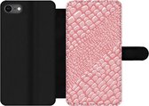 Bookcase Geschikt voor iPhone 8 telefoonhoesje - Krokodillenleer - Dierenprint - Roze - Met vakjes - Wallet case met magneetsluiting