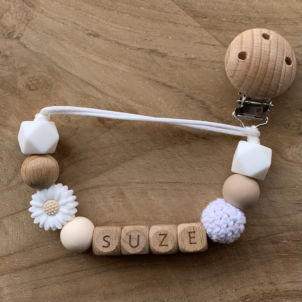 Goedkoopste Speenkoord met naam | Gepersonaliseerd | Bloem - Hout | Kraamcadeau | Baby | Speenclip | Speenketting | Bebbes