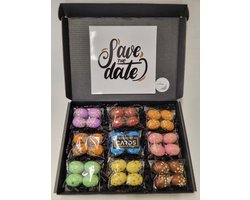 Paaseieren Proeverij Pakket | Box met 9 verschillende smaken paaseieren en Mystery Card 'Save the Date' met geheime boodschap + PaasProeverij Scorekaart | Verrassingsbox Pasen | Cadeaubox | Relatiegeschenk | Chocoladecadeau