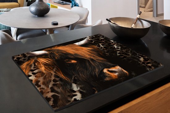 KitchenYeah® Inductie beschermer 78x52 cm - Schotse Hooglander - Dieren - Panterprint - Kookplaataccessoires - Afdekplaat voor kookplaat - Inductiebeschermer - Inductiemat - Inductieplaat mat