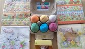 Pasen - geschenk set - 4 pakken servetten - 6 verschillende bruisballen - 1 konijntje in mandje
