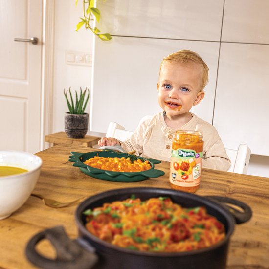 Ustensiles D'aliments Pour Bébé Et De Jus Alimentant Le Bébé Photo stock -  Image du fond, plastique: 190630570