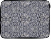 Laptophoes 15.6 inch - Mandala - Bloemen - Vintage - Patronen - Laptop sleeve - Binnenmaat 39,5x29,5 cm - Zwarte achterkant