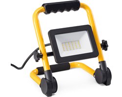 foto van kwmobile LED bouwlamp 30W - Met 3 meter netsnoer en stekker - 2550 lumen - wit licht (4000 K) - IP65 voor binnen- en buitengebruik - Schijnwerper