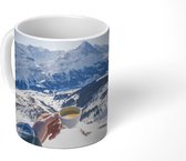 Mok - Koffie in het winterlandschap van Zwitserland - 350 ML - Beker - Uitdeelcadeautjes