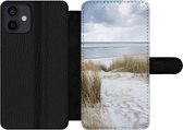 Bookcase Geschikt voor iPhone 12 telefoonhoesje - Noordzee - Duinen - Water - Met vakjes - Wallet case met magneetsluiting