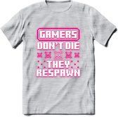 Gamers don't die pixel T-shirt | Neon Roze | Gaming kleding | Grappig game verjaardag cadeau shirt Heren – Dames – Unisex | - Licht Grijs - Gemaleerd - S