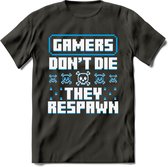 Gamers don't die pixel T-shirt | Blauw | Gaming kleding | Grappig game verjaardag cadeau shirt Heren – Dames – Unisex | - Donker Grijs - XL