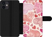 Bookcase Geschikt voor iPhone 12 Mini telefoonhoesje - Een illustratie met roze en rode hartjes - Met vakjes - Wallet case met magneetsluiting