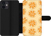 Bookcase Geschikt voor iPhone 12 Mini telefoonhoesje - Fruit - Sinaasappel - Tropisch - Met vakjes - Wallet case met magneetsluiting