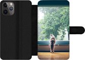 Bookcase Geschikt voor iPhone 11 Pro Max telefoonhoesje - Kat - Raam - Planten - Met vakjes - Wallet case met magneetsluiting