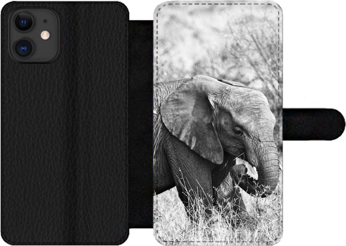 Telefoonhoesje Geschikt voor iPhone 11 telefoonhoesje - Olifant - Dieren - Gras - Zwart wit - Met vakjes - Wallet case met magneetsluiting