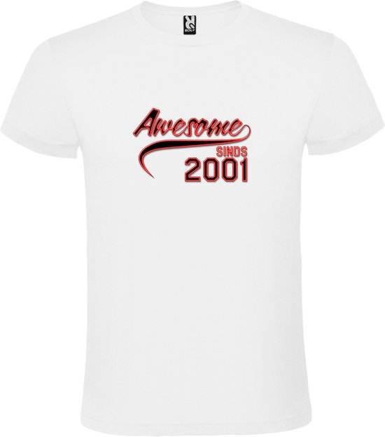 Wit T shirt met  Rode print  "Awesome 2001 “  size S