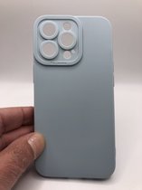 Hoogwaardige Siliconen hoesje met bescherming rondom Camera/Lens - Geschikt voor iPhone 13 Pro Max - Lichtblauw (Let OP: Past Alleen 13 Pro Max)