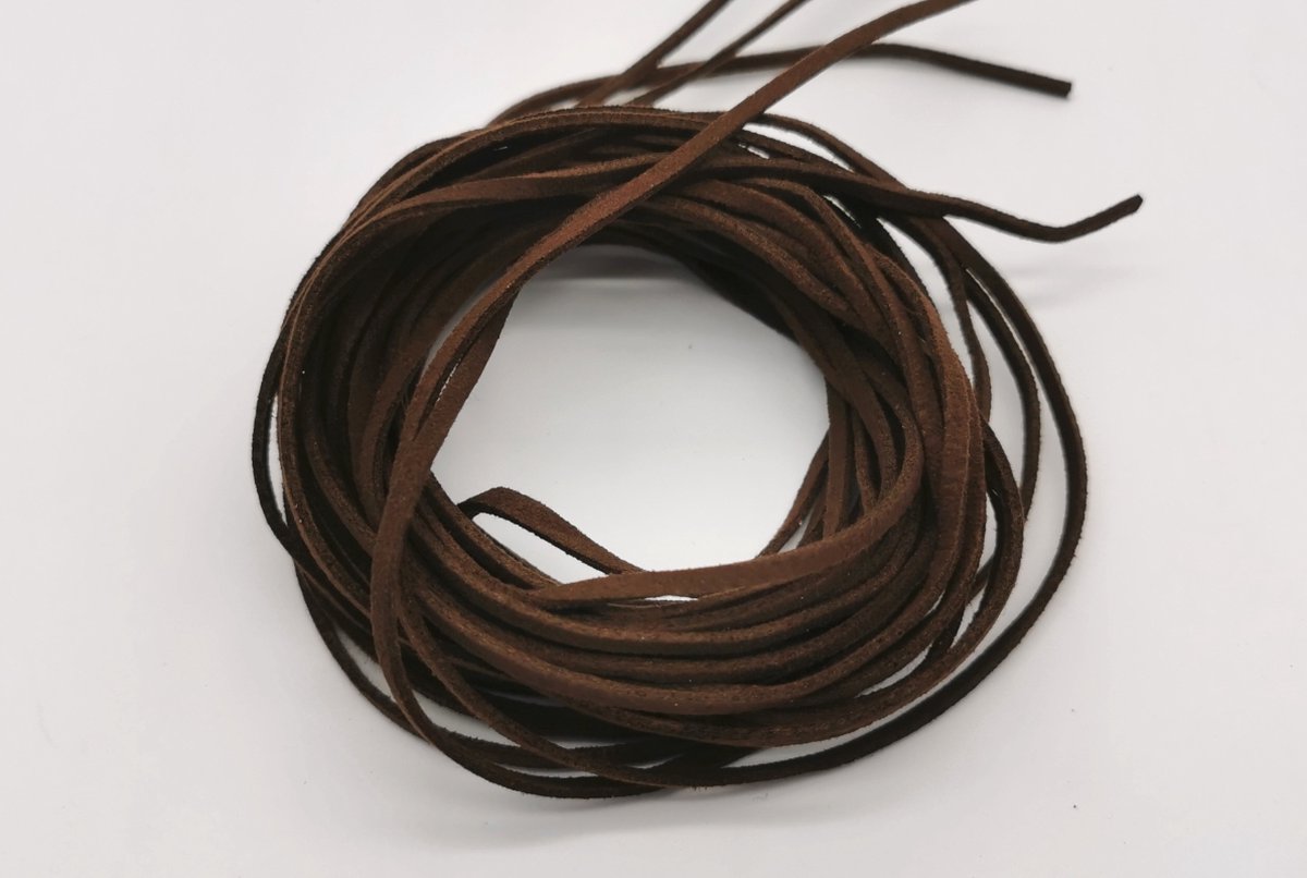 5 x 150 cm - Suede look koord – kleur Bruin - sieraden maken - zoals - ketting - armband of andere doeleinde.