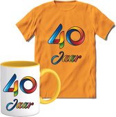 40 Jaar Vrolijke Verjaadag T-shirt met mok giftset Geel | Verjaardag cadeau pakket set | Grappig feest shirt Heren – Dames – Unisex kleding | Koffie en thee mok | Maat XL