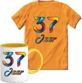 37 Jaar Vrolijke Verjaadag T-shirt met mok giftset Geel | Verjaardag cadeau pakket set | Grappig feest shirt Heren – Dames – Unisex kleding | Koffie en thee mok | Maat L