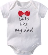 Hospitrix Baby Rompertje met Tekst "Cute Like My Dad" | 0-3 maanden | Korte Mouw |Tweeling Cadeau| Kraamkado | Cadeau voor Zwangerschap | Bekendmaking | Aankondiging | Aanstaande Moeder | Moederdag