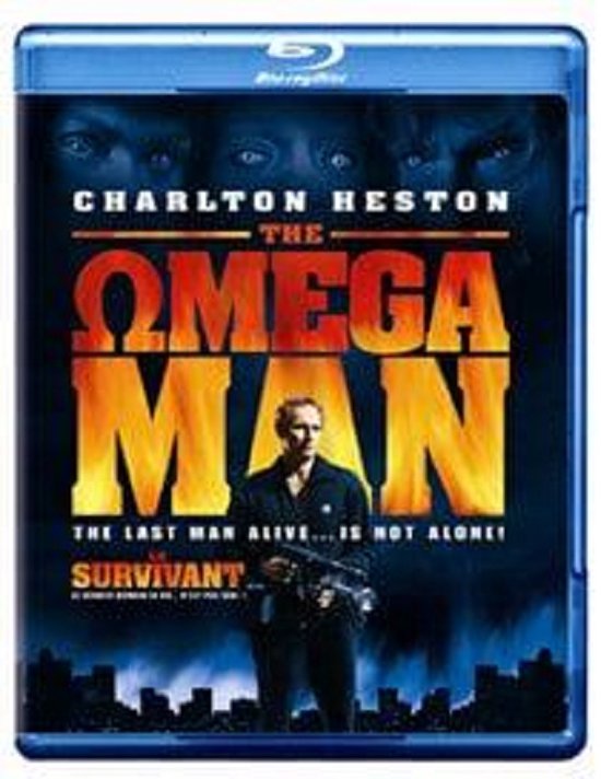 De cover van de Blu-ray disc van 'The Omega Man'. Charlton Heston staat centraal met een geweer in zijn hand, boven de titel.
