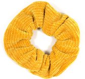 STUDIO Ivana scrunchie chenille geel - gele gebreide scrunchie - haarwokkel chenille okergeel