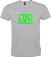 Grijs T shirt met print van " Wijn Team " print Neon Groen size XXL