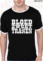 BLOED, ZWEET & TRANEN heren t-shirt - Zwart met wit - Maat S - Korte mouwen - Ronde hals - Andre Hazes - Holland zingt Hazes - Quotes - Kwoots - Meezingen met klassiekers - Regular Fit