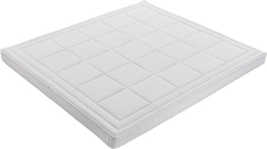 Een witte topmatras met ruitvormige stiksels en een gedetailleerde rand.
