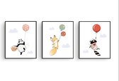 Postercity - Design Canvas Poster Set Panda Vos en Wasbeer met Ballonnen / Kinderkamer / Dieren Poster / Babykamer - Kinderposter / Babyshower Cadeau / Muurdecoratie / 30 x 21cm / A4