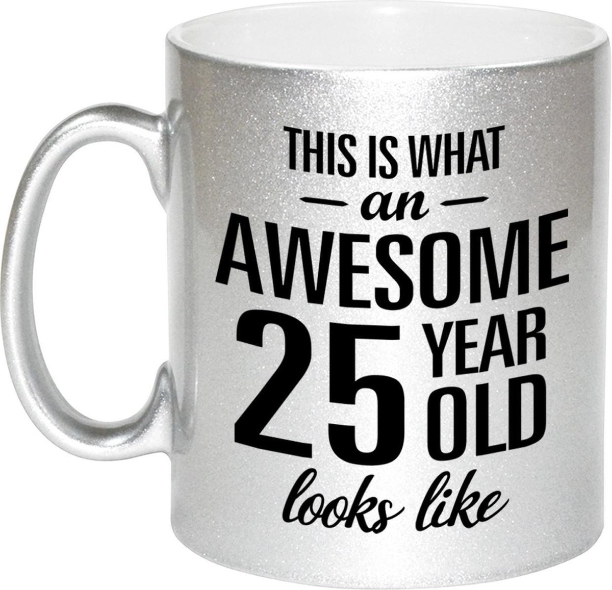This is what an awesome 25 year old looks like cadeau zilveren mok / beker - 330 ml - verjaardag - kado koffiemok / theebeker