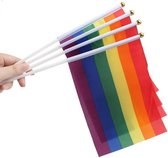 Luxe regenboog - rainbow zwaaivlaggetjes 10 stuks vlag groote 12 x 24 cm stok groote 30 cm - Gay vlag - regenboog vlag - gay pride